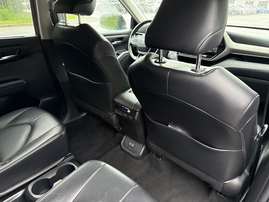 Used 2022 Black Toyota XLE image 13