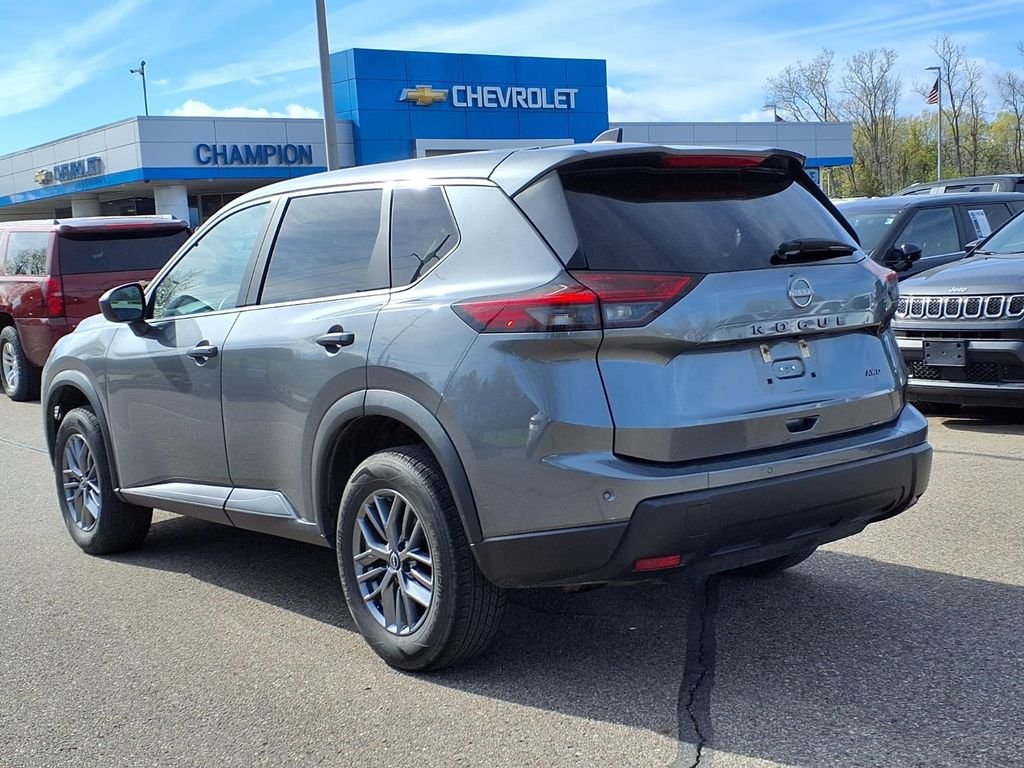Used 2024 Gray Nissan S image 7