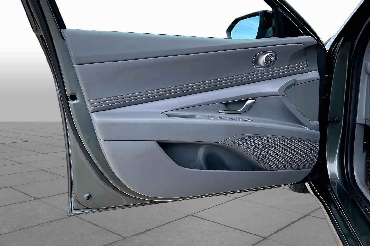 Used 2025 Amazon Gray Hyundai SEL Sport image 20