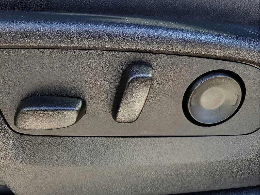 2026 GMC Sierra 1500 SLT - Photo 15
