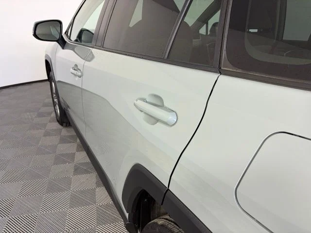 Used 2022  Toyota XLE image 7