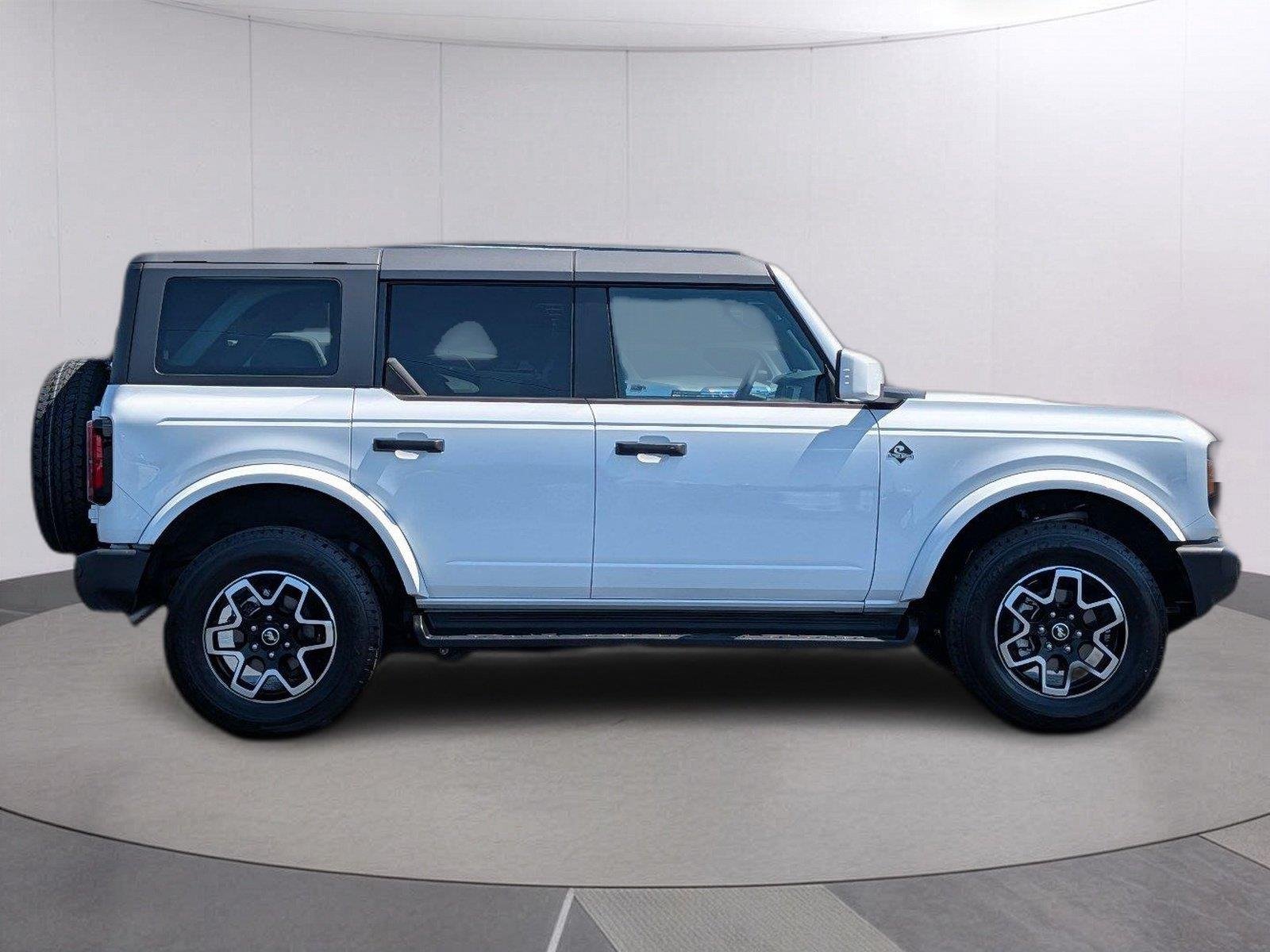 2026 Ford Bronco 4-Door Outer Banks - Photo 6
