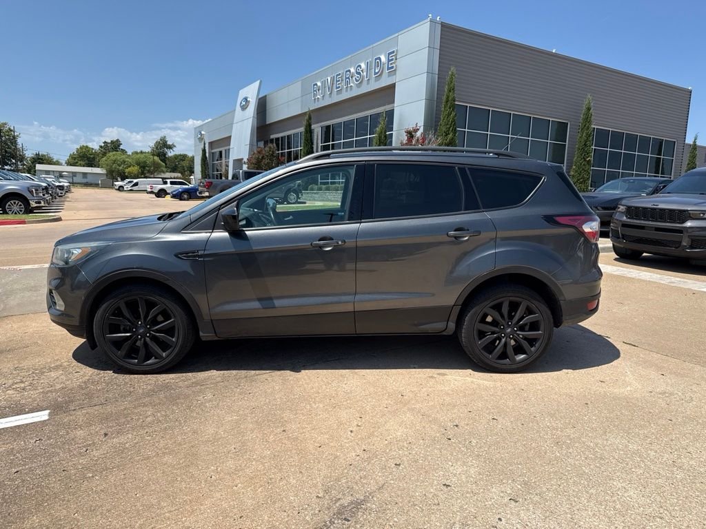 Used 2017 Magnetic Ford SE image 1