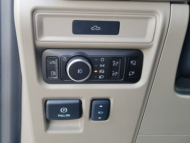 New 2026 Star White Metallic Tri-Coat Ford Platinum® image 15