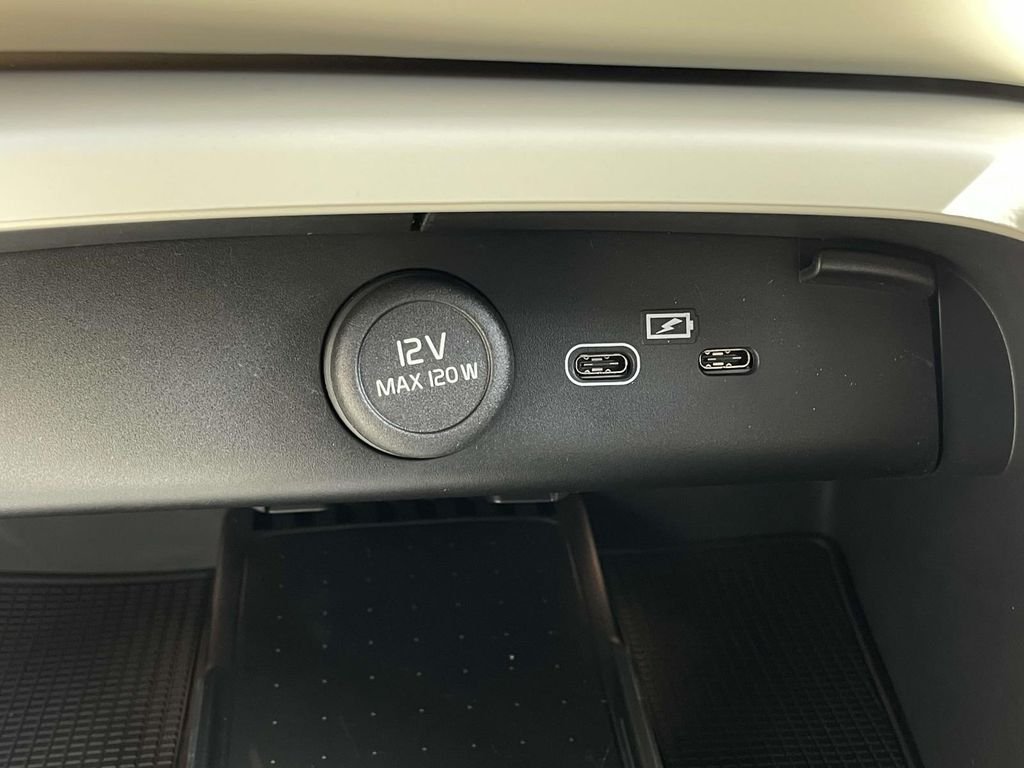2026 Volvo XC40 Plus - Photo 22