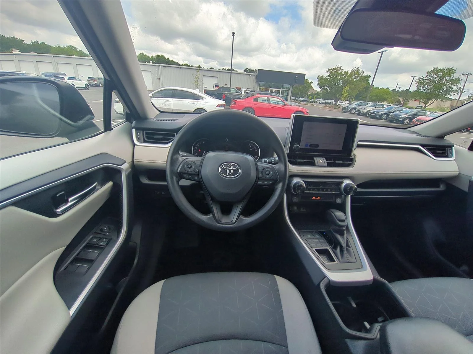 2024 Toyota RAV4 XLE - Photo 44