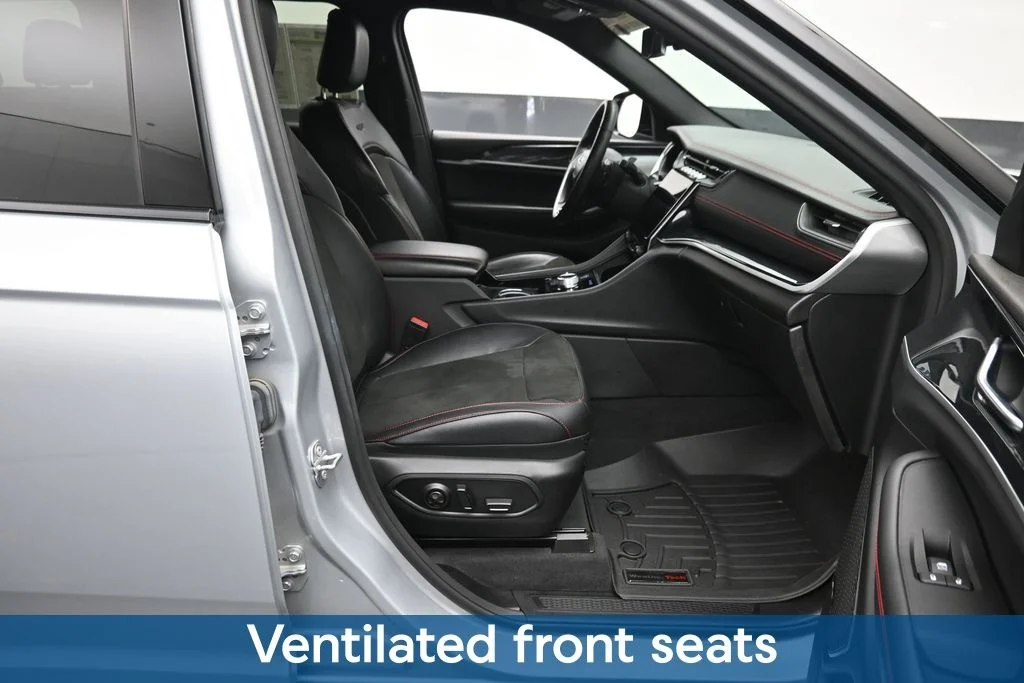 Certified Used 2022 Silver Jeep Trailhawk image 11