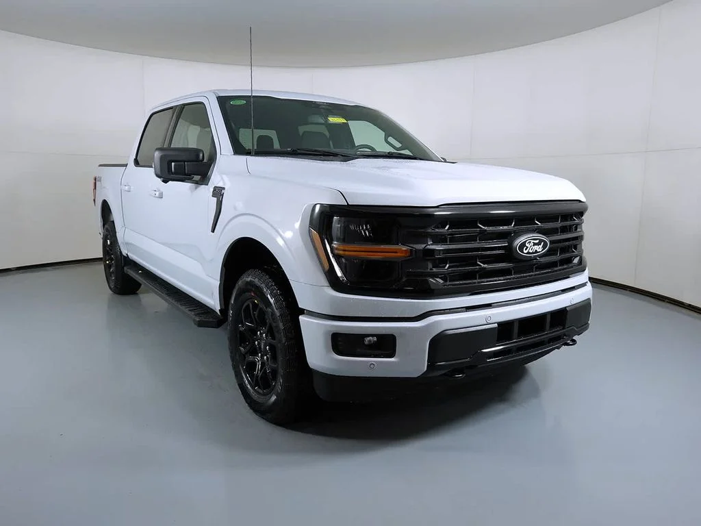 New 2025 White Ford XLT image 1
