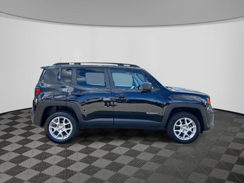 Used 2022 Black Jeep Latitude image 6