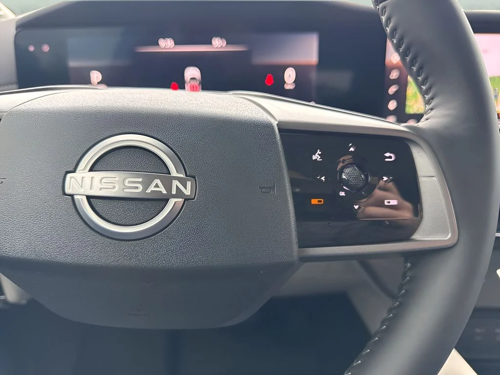 Used 2025 Black Nissan SL image 17