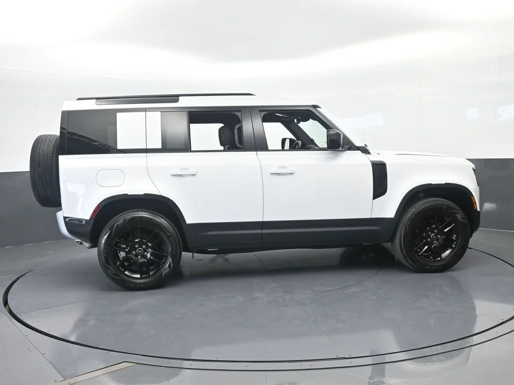 Used 2025 White Land Rover S image 7
