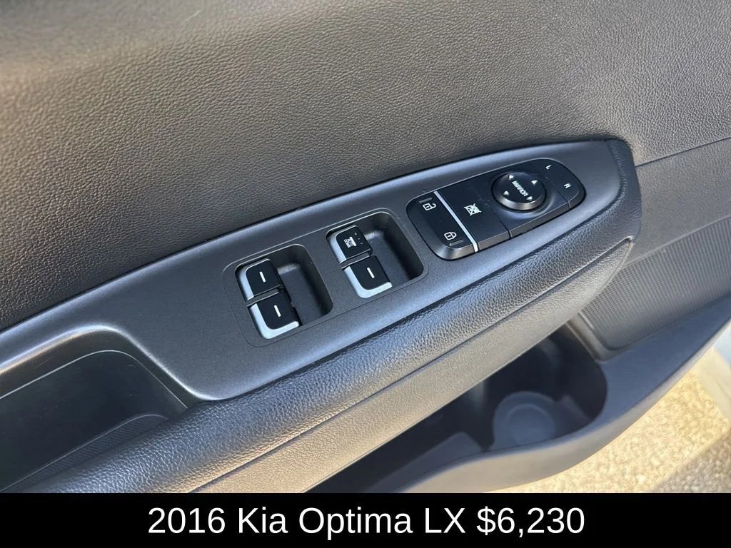 Used 2016 White Kia LX image 12