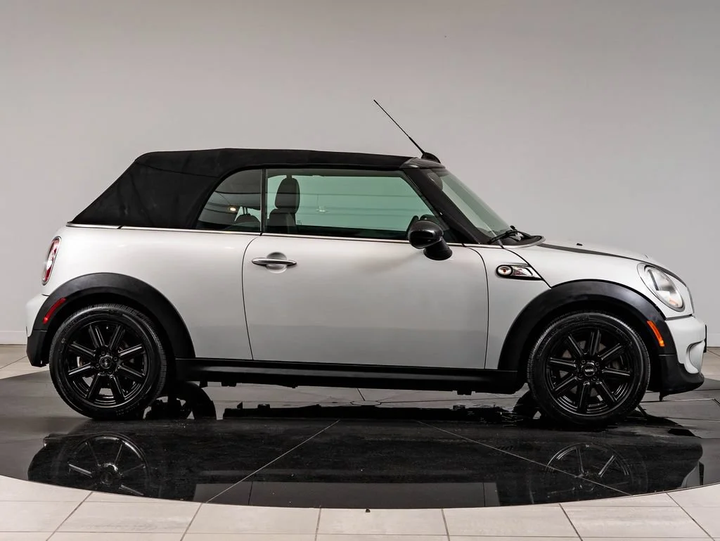 Used 2014 White Silver MINI  image 11