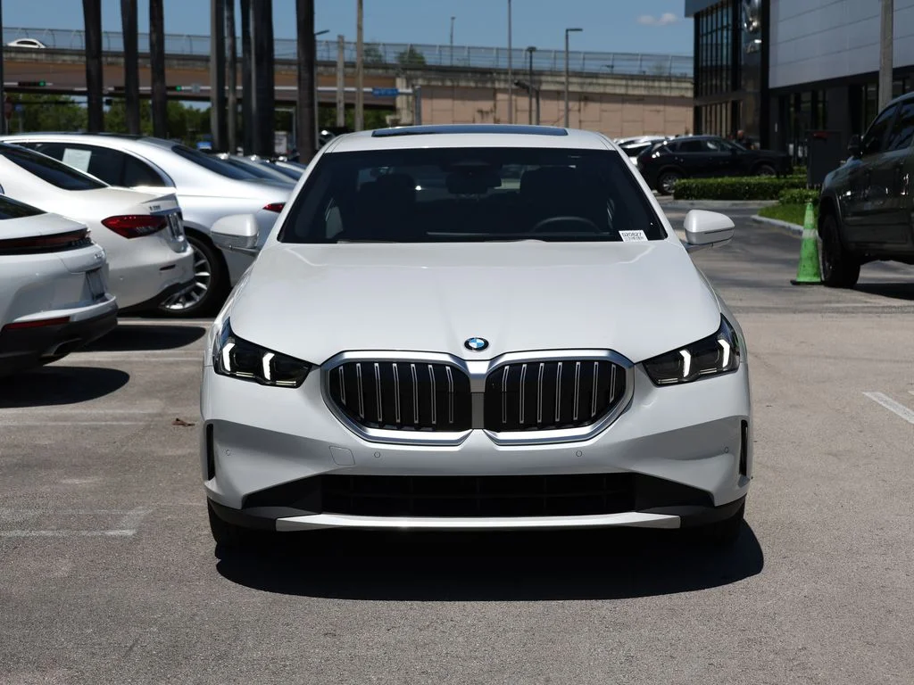 Used 2025 White BMW 530i image 3