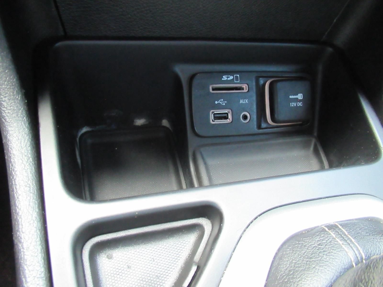 Used 2018 White Jeep Latitude Plus image 27