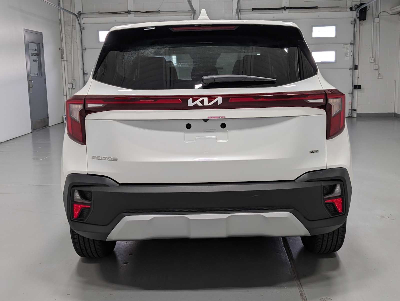 Used 2024 Snow White Pearl Kia LX image 9