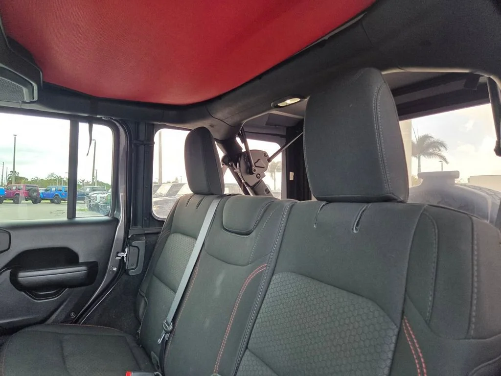2022 Jeep Wrangler Unlimited Rubicon - Photo 17