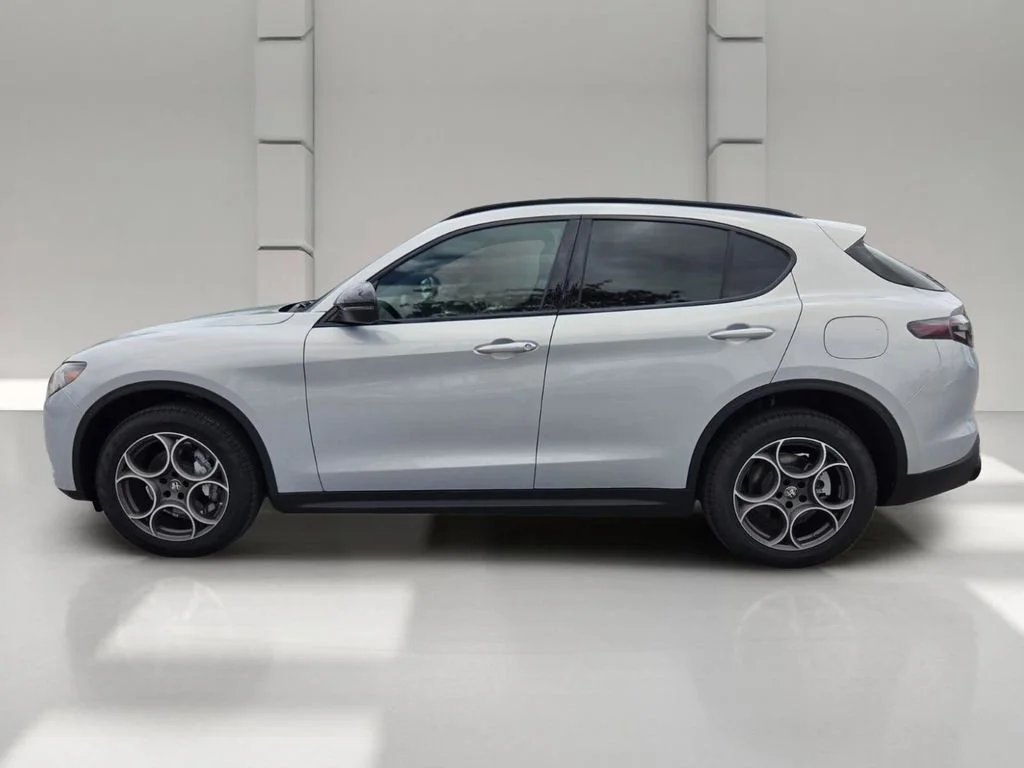 New 2025 Moonlight Gray Metallic Alfa Romeo Base image 7