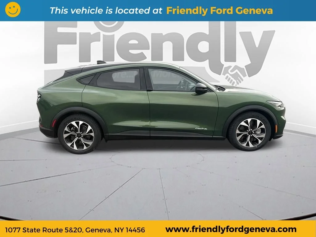 Used 2024 Eruption Green Metallic Ford Select image 34