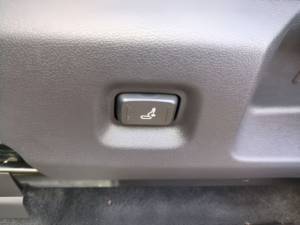 2025 Toyota Tacoma SR5 - Photo 19