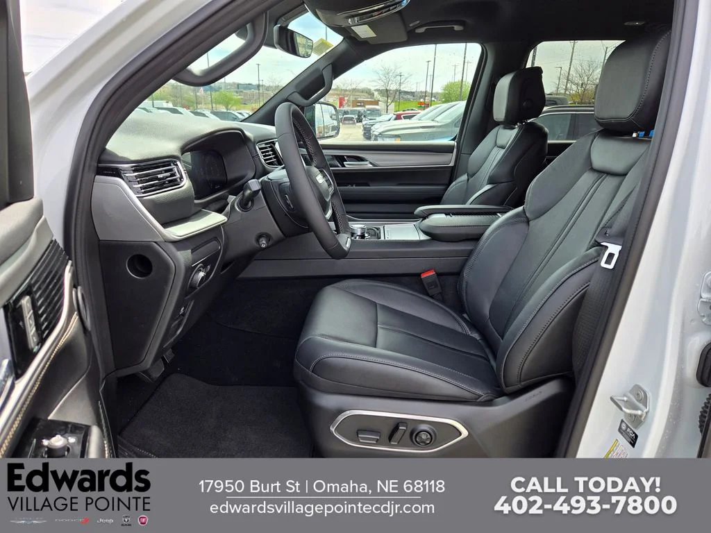 New 2026 Bright White Clear-Coat Exterior Paint Jeep Limited Altitude image 13