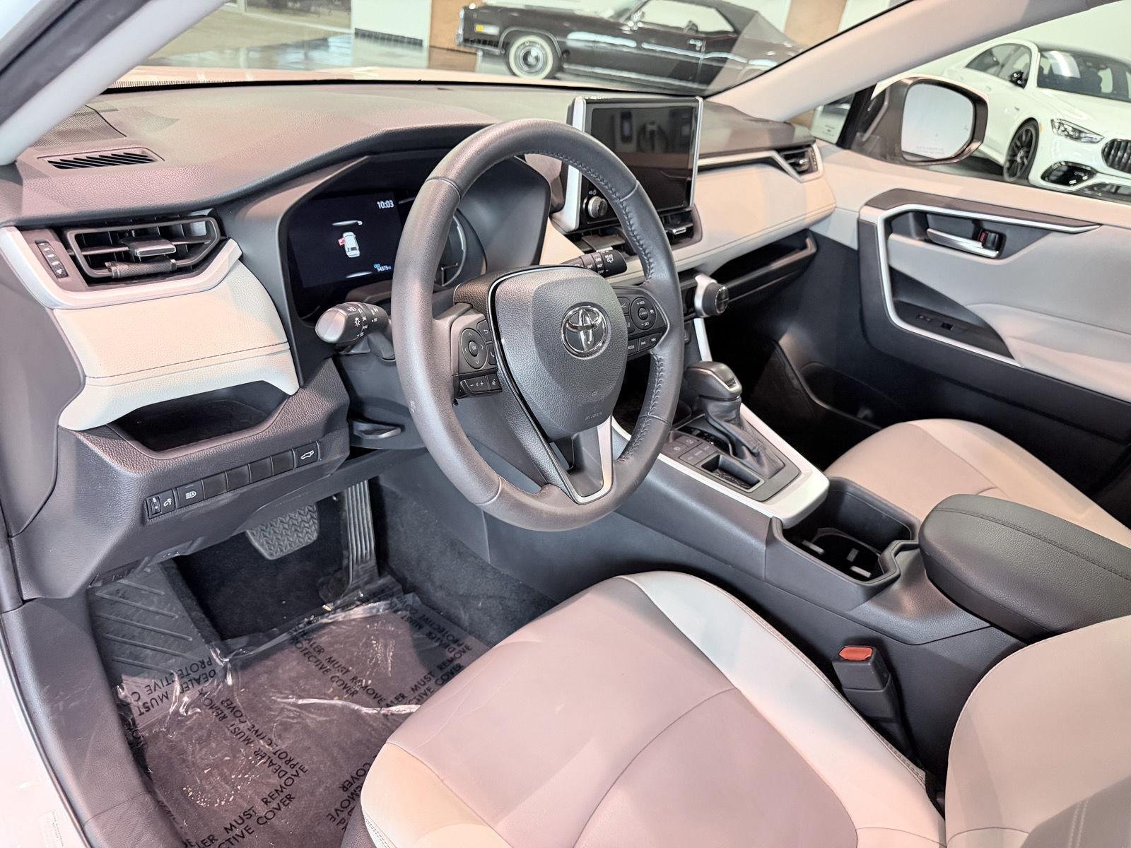 Used 2024 Wind Chill Pearl Toyota XLE Premium image 38