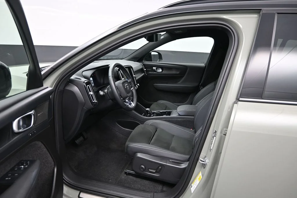 Certified Used 2023 Green Volvo Ultimate image 9