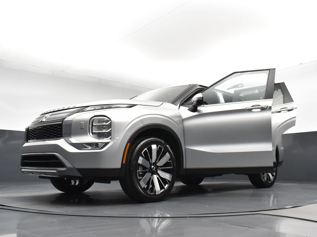 New 2026 Silver Mitsubishi SE image 30