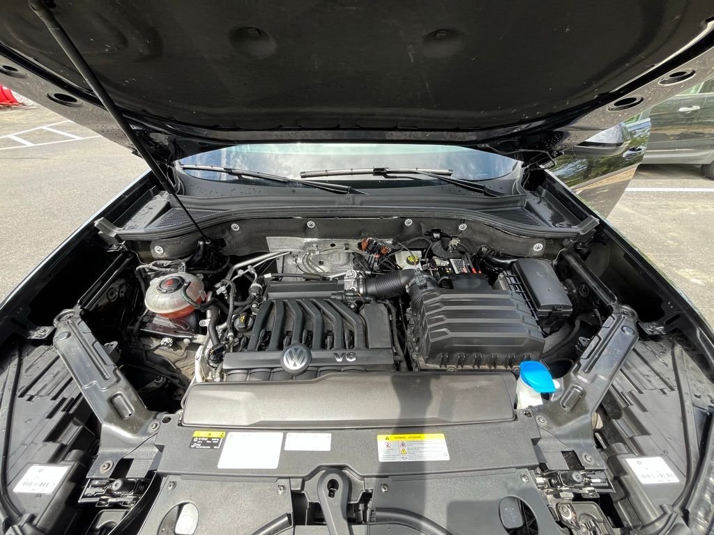 Used 2023 Black Volkswagen 3.6L V6 SE w/Technology image 31