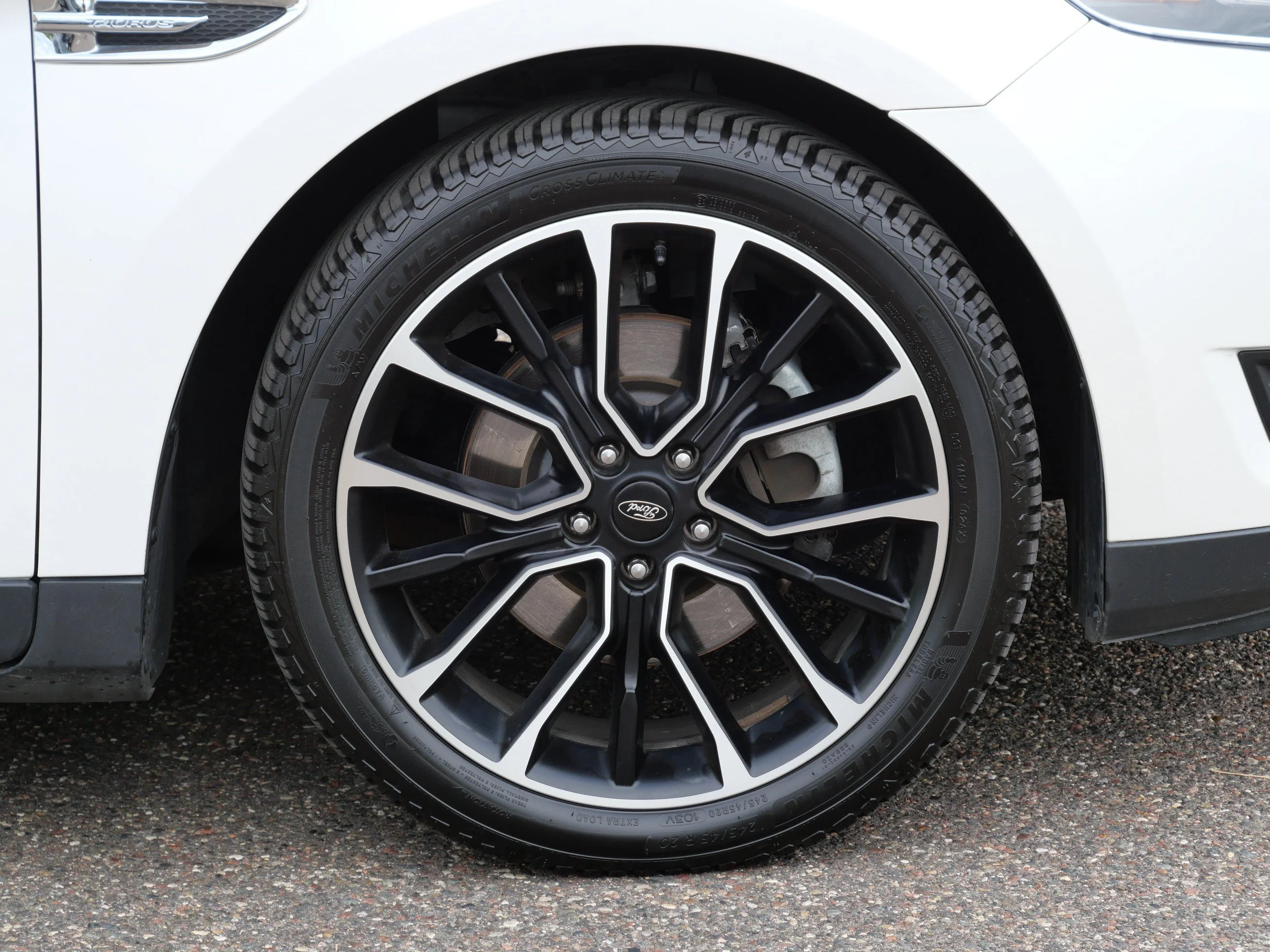 Used 2018 White Platinum Metallic Tri-Coat Ford SEL image 8