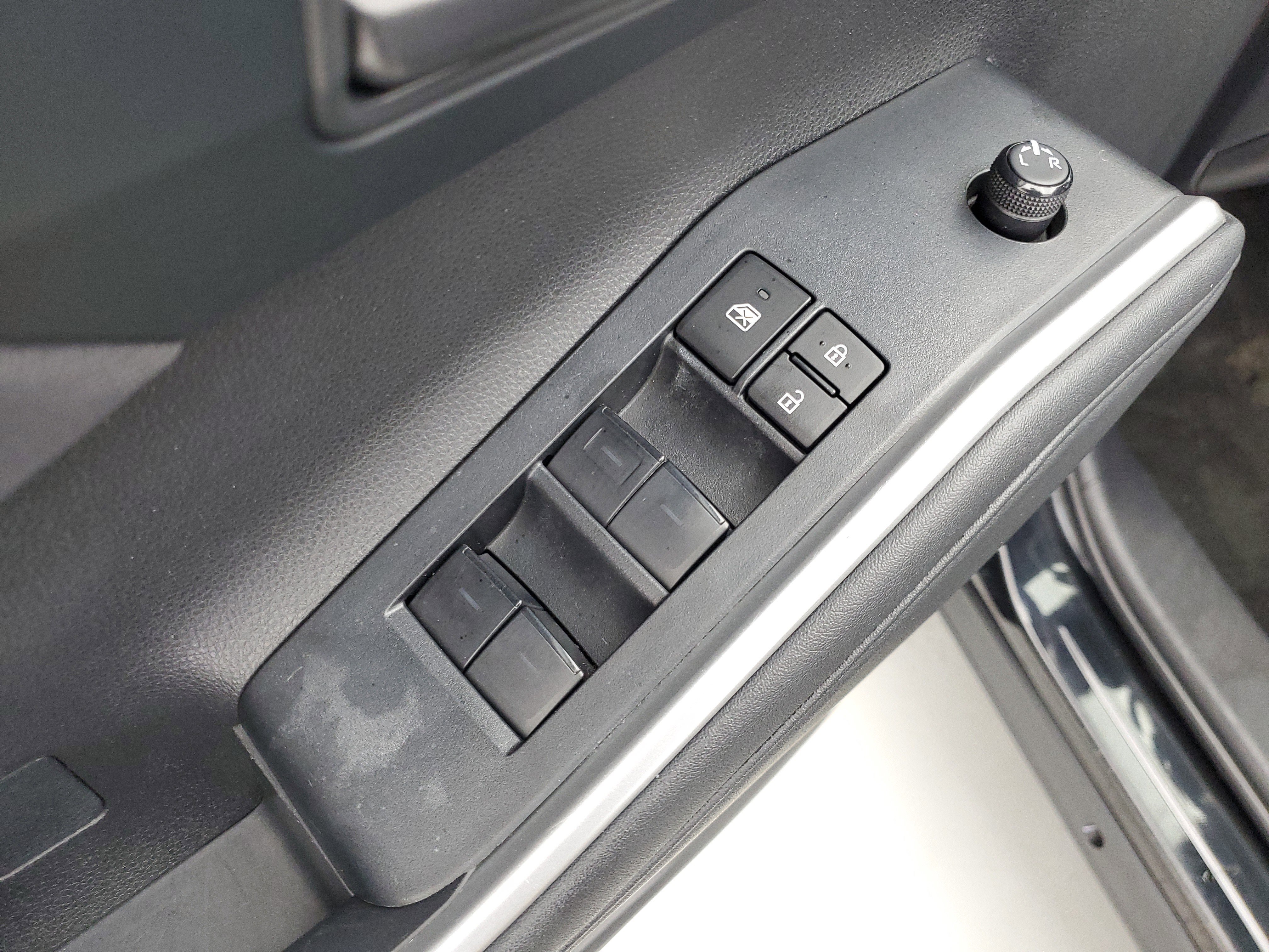 2024 Toyota Highlander LE - Photo 23