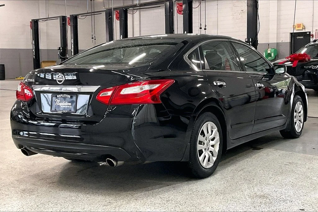 Used 2016 Black Nissan 2.5 S image 12