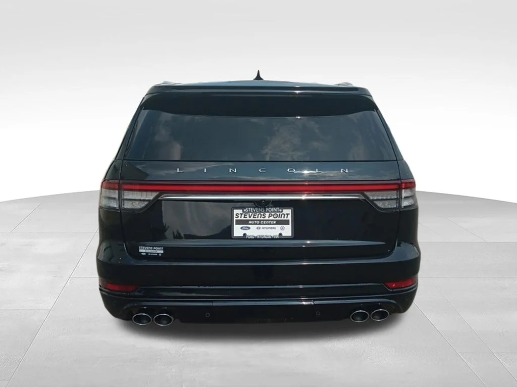 Used 2022 Infinite Black Metallic Clearcoat Lincoln Reserve image 6