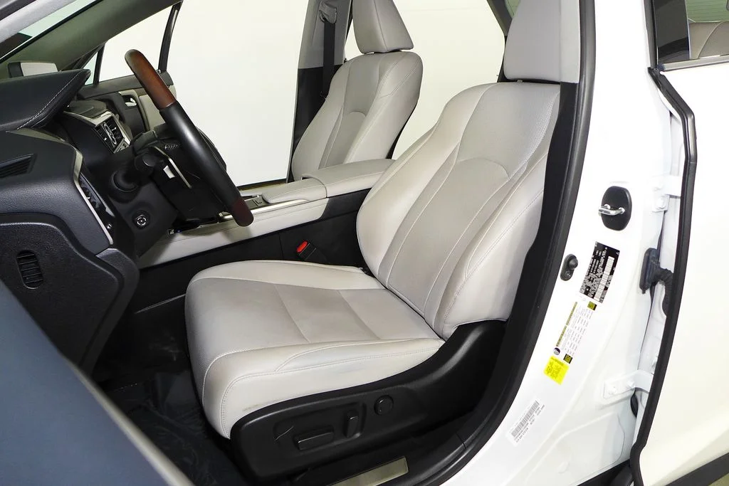 Used 2020 White Lexus 450h image 22
