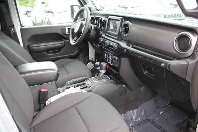 Used 2023 Silver Jeep Sport S image 31