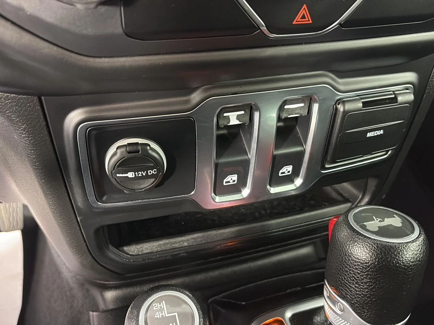Used 2020 Black Clearcoat Jeep Sport S image 28