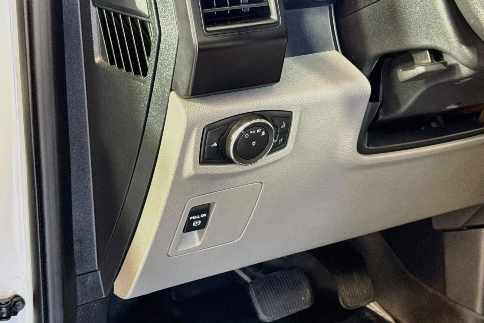 Used 2020 Oxford White Ford XL image 10
