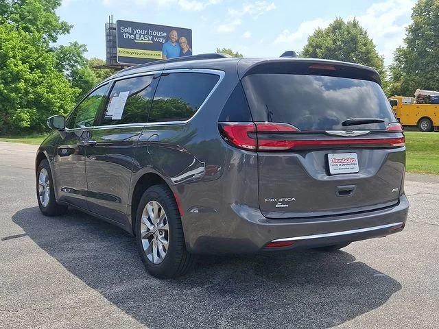 Used 2022 Gray Chrysler Touring L image 8
