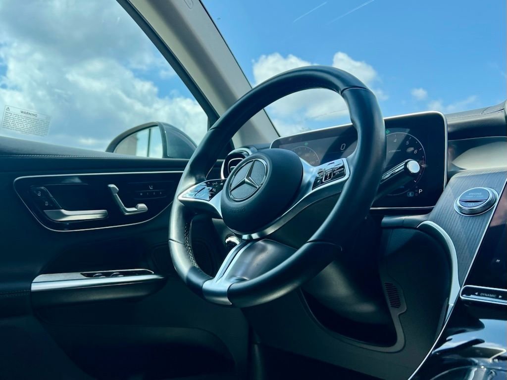 Certified Used 2023  Mercedes-Benz GLC 300 image 17