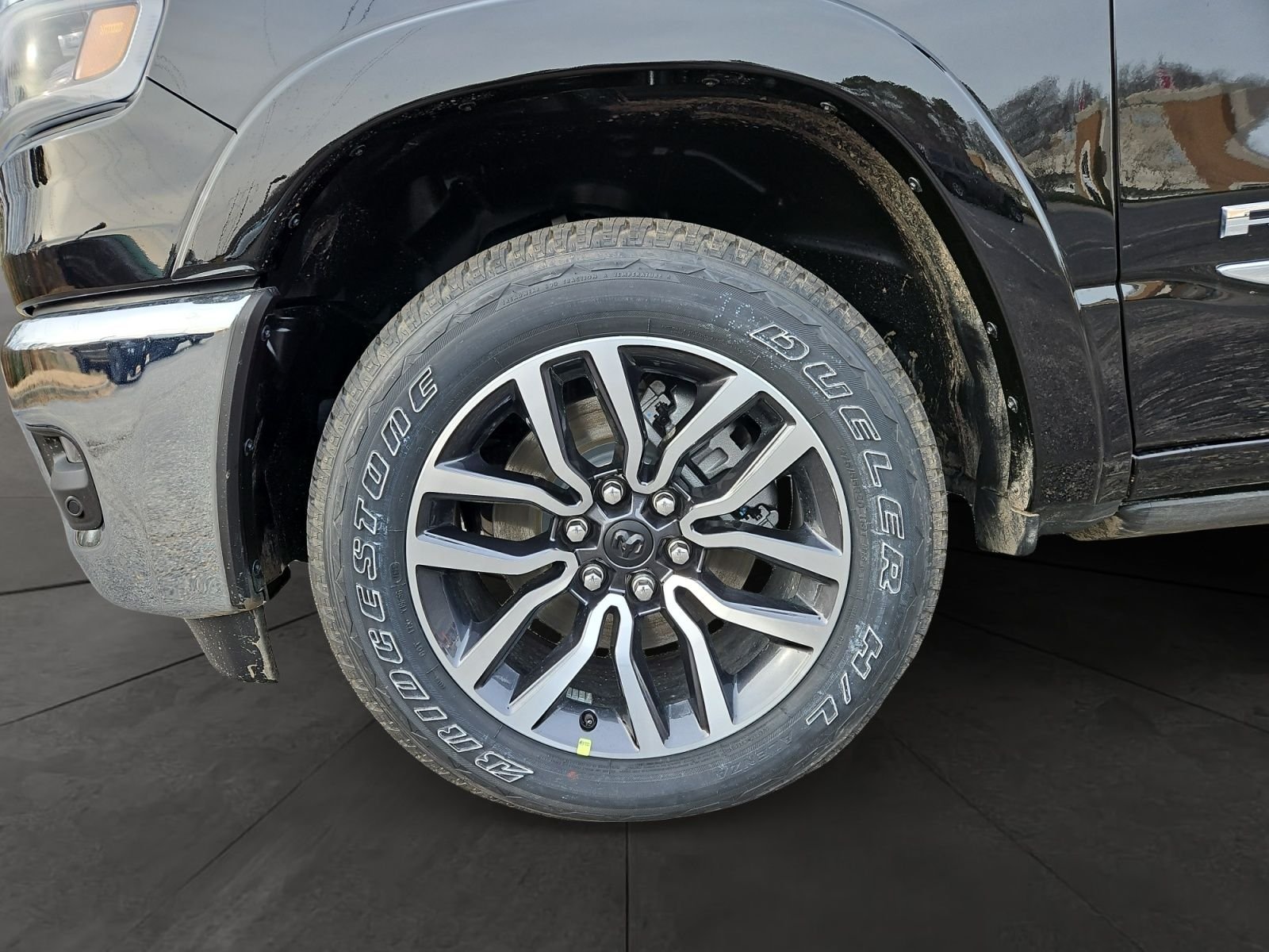 New 2026 Diamond Black Crystal Pearl-Coat Exterior Paint RAM Limited image 14
