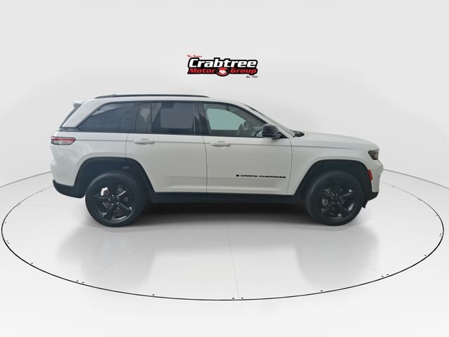 Used 2024 White Jeep Altitude image 9