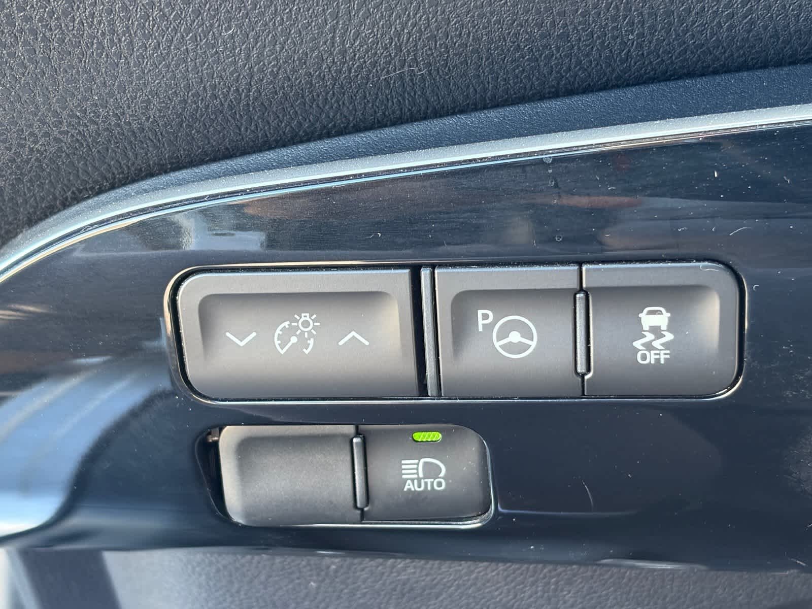 Used 2017 Classic Silver Metallic Toyota Three Touring image 7