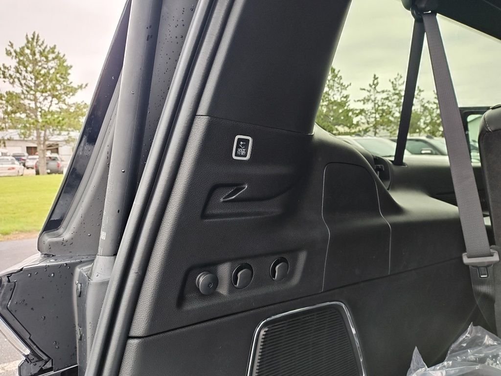 New 2026 High Gloss Black Exterior Paint Jeep Limited Reserve image 36