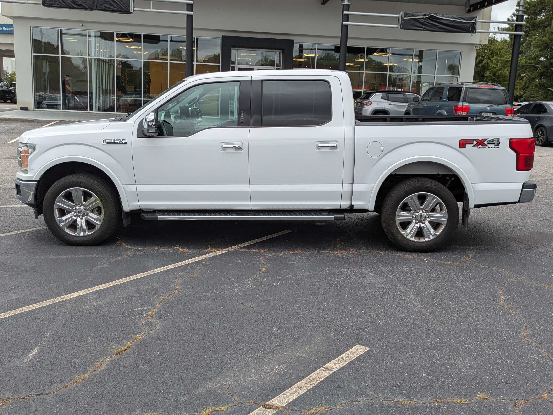 Used 2020 White Ford Lariat image 6