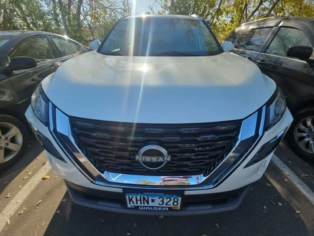 Used 2023 Pearl White Tricoat Nissan SV image 2