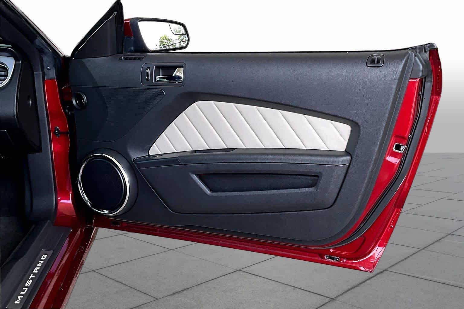 Used 2014 Ruby Red Metallic Tinted Clearcoat Ford V6 Premium image 18