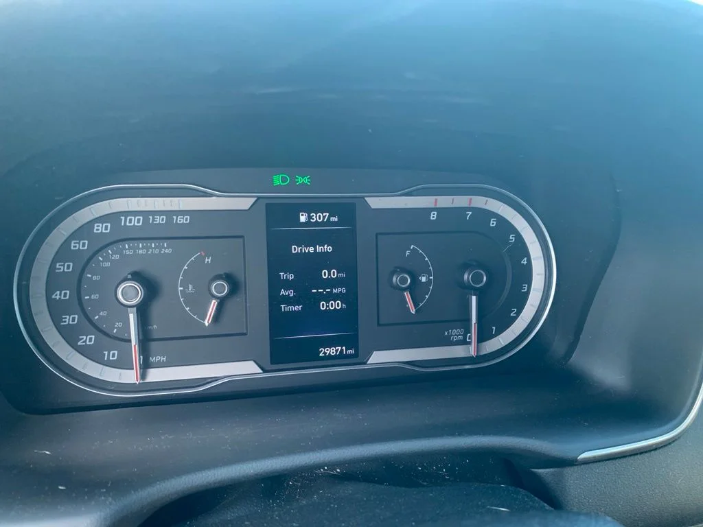 Used 2023 Gray Hyundai SE image 4