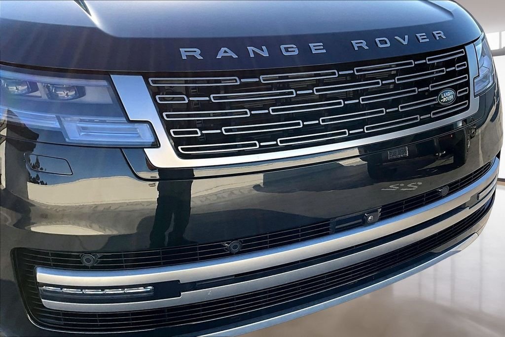 Certified Used 2025 Santorini Black Metallic Land Rover SE image 31