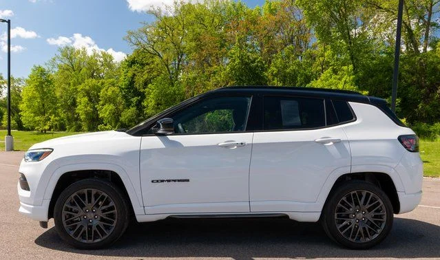 Used 2023 White Jeep Limited image 9