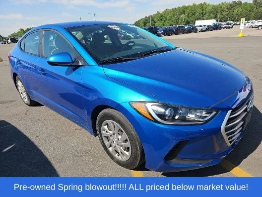 Used 2017 Blue Hyundai SE image 3